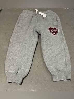 Roots Kids Grey Jogger Sweatpants with Heart Patch 3t